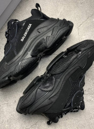Кроссовки Balenciaga Triple S Black живое фото 1