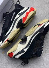 Кроссовки Balenciaga Triple S Black White живое фото 1