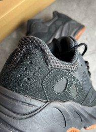 Кроссовки Adidas Yeezy 700 Wave Runner Dark Grey живое фото 4