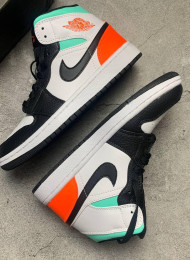 Кроссовки Nike Air Jordan 1 Mid White Black Red Spruce живое фото 1